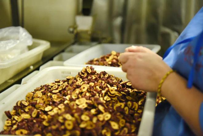 99%的人念不對的小城,靠拼多多彎道超車了